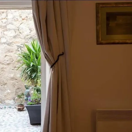 스위트 하우스 4*